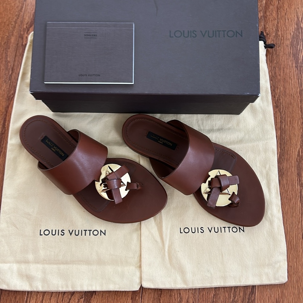 Louis Vuitton Woodcut Sandal . Size 36. Brown leather with gold metal logo. - Picture 7 of 7